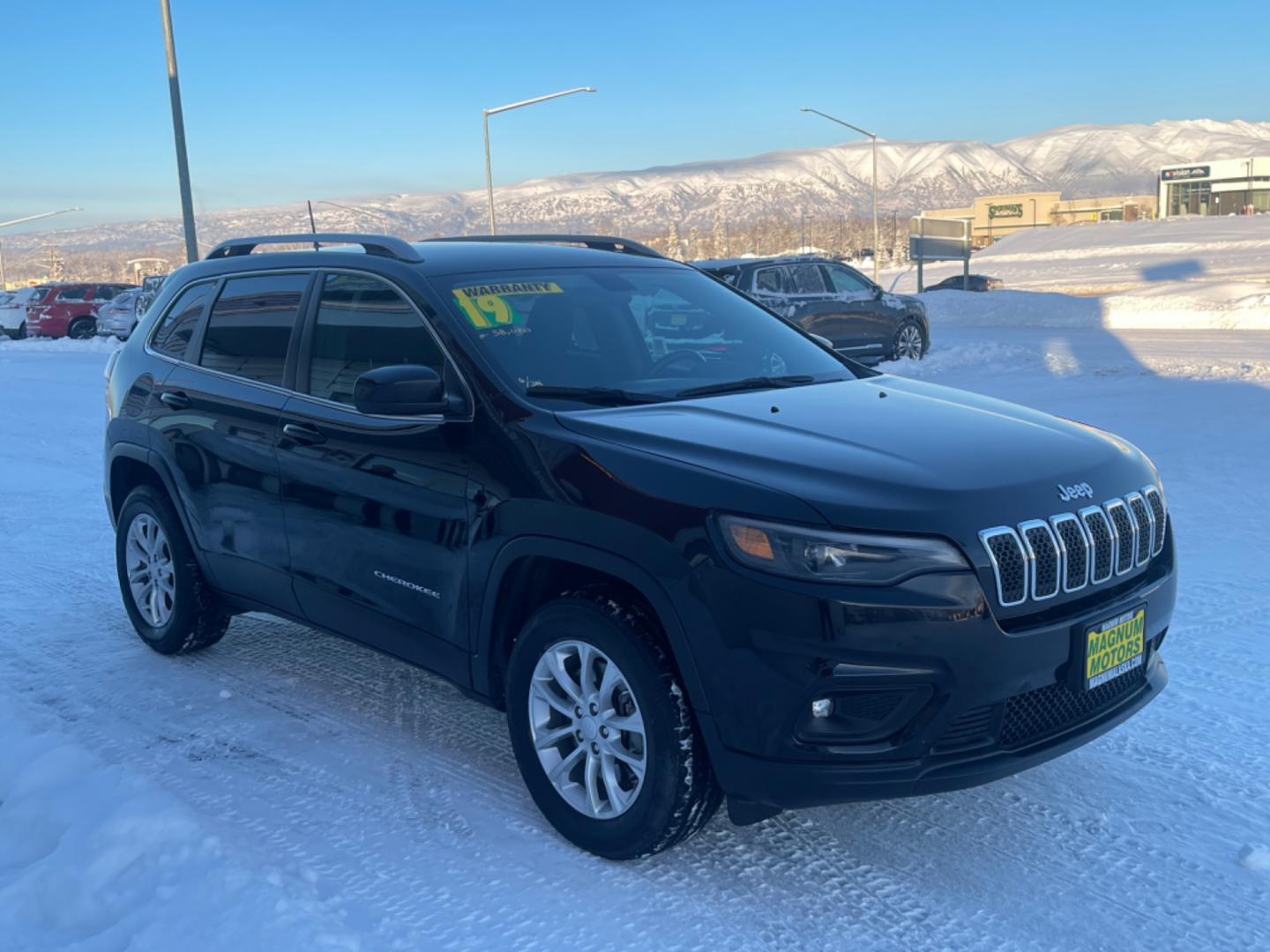 2019 Black /charcoal cloth Jeep Cherokee Latitude 4WD (1C4PJMCB9KD) with an 2.4L L4 DOHC 16V engine, 9A transmission, located at 1960 Industrial Drive, Wasilla, 99654, (907) 274-2277, 61.573475, -149.400146 - Photo#5